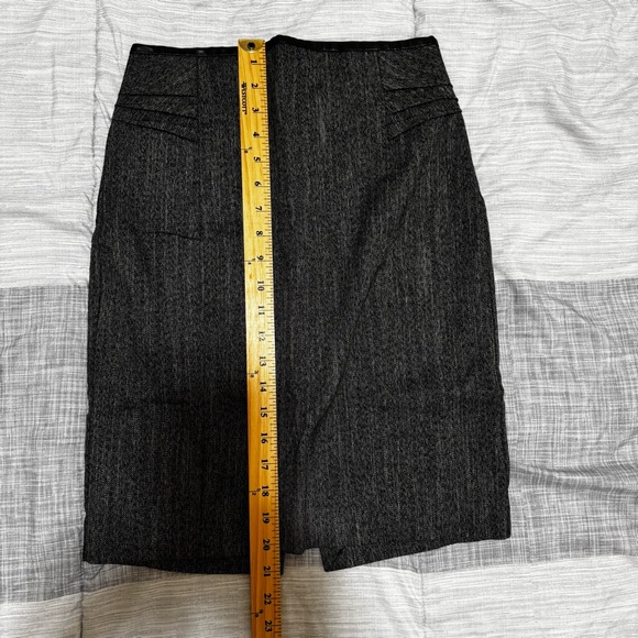 Express Gray Zip Back Layered Detail Pencil Skirt Size Small - Picture 12 of 14